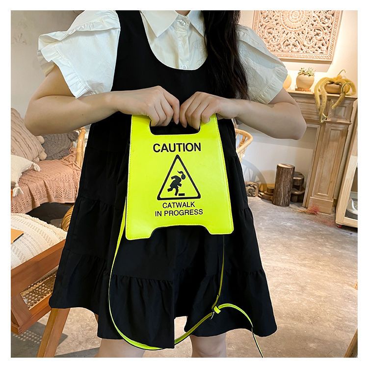 PU nouveau signe de stationnement personnalisé amusant créatif interdit de conduite mode fille sac à bandoulière marée_voghion.com