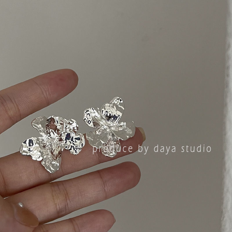 Silver Foil Rose Super Fairy French Flower Metal Earrings Exaggerated Temperament High-end Sense Small Hong Kong Style Retro Earrings