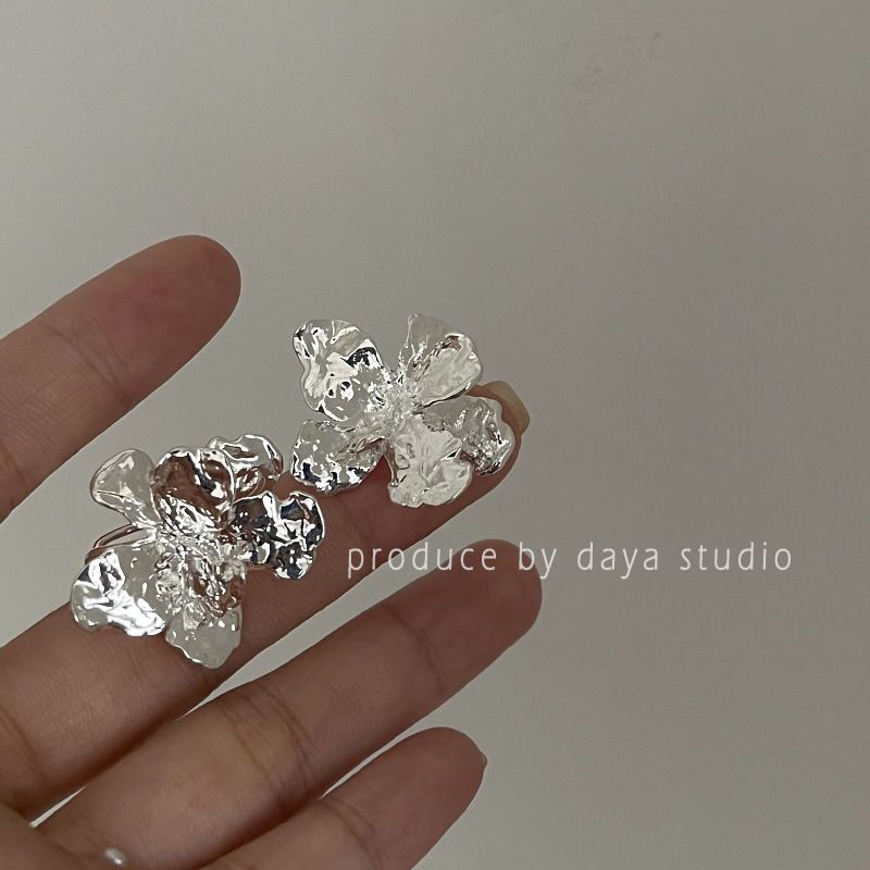 Silver Foil Rose Super Fairy French Flower Metal Earrings Exaggerated Temperament High-end Sense Small Hong Kong Style Retro Earrings