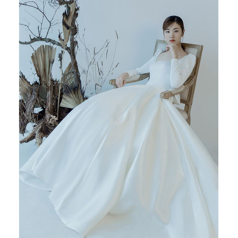 法式缎面轻婚纱2021新款新娘主婚纱大拖尾遮粗手臂长袖冬季出门纱