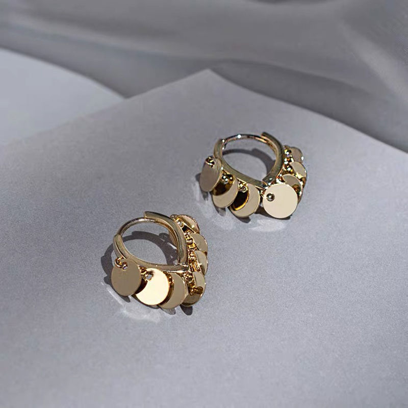 Ear buckle earrings 2022 new trendy earrings feminine autumn and winter niche design high-end silver needle earrings earrings