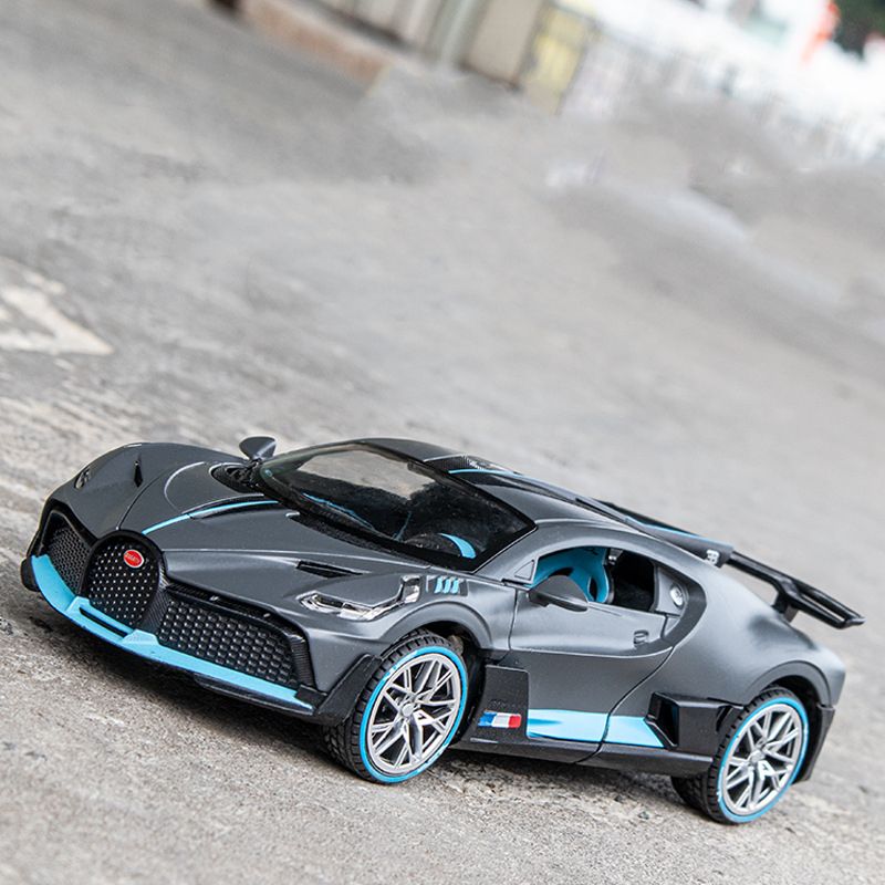 仿真布加迪DIVO超跑汽车模型合金1:32回力儿童玩具车摆件收藏礼物