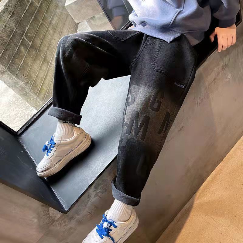 Boys 2023 spring and autumn new black casual pants autumn and winter plus velvet thickened jeans for big children to keep warm all in one