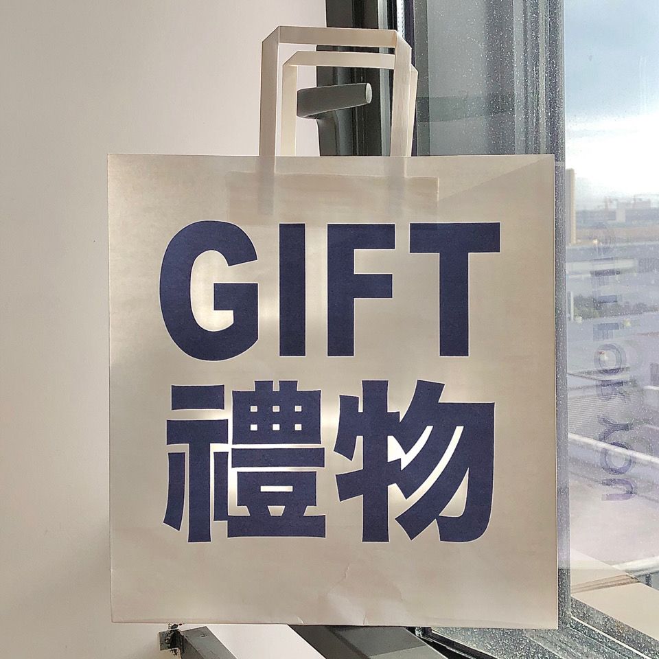 Simple ins text gift shopping bag simplified traditional portable kraft paper bag large capacity storage paper bag thickness