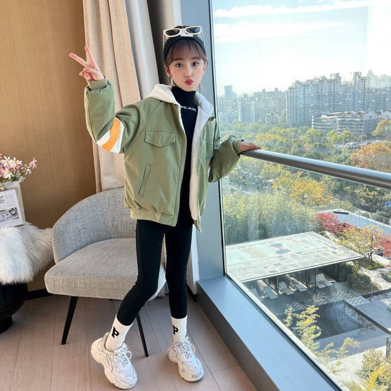 Girls' coat 2022 autumn and winter new primary school students wear soft and comfortable foreign style jacket middle and big children's Korean version of the top