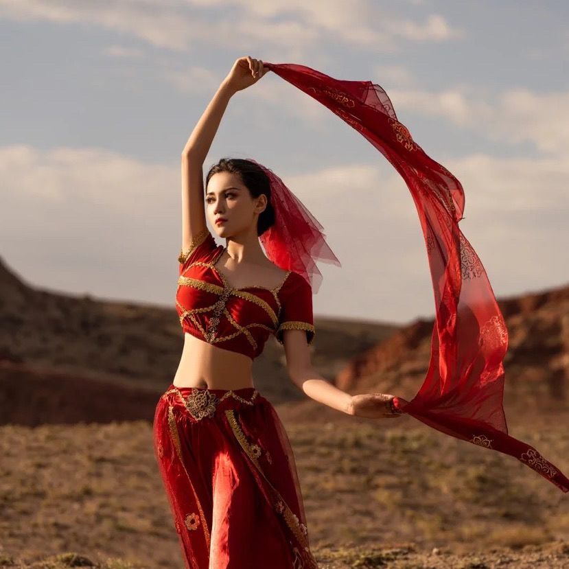 西域美人大唐盛世舞姬抹胸绣花灯笼裤汉服中国风沙漠旅游写真服女