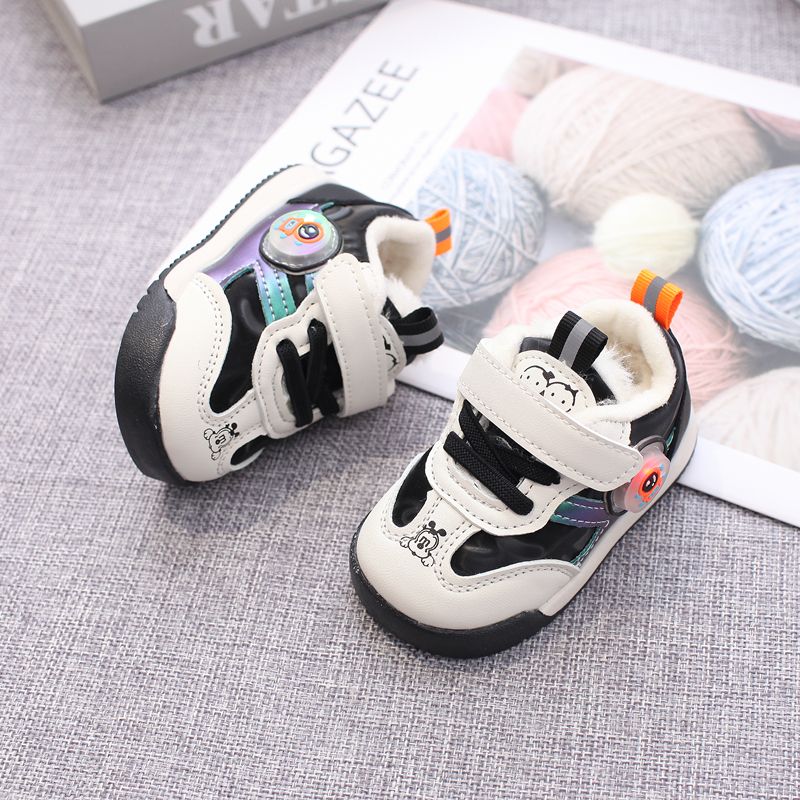 Baby shoes winter 0-1-3 years old plus velvet toddler shoes soft sole male and female baby two cotton plus velvet casual sneakers