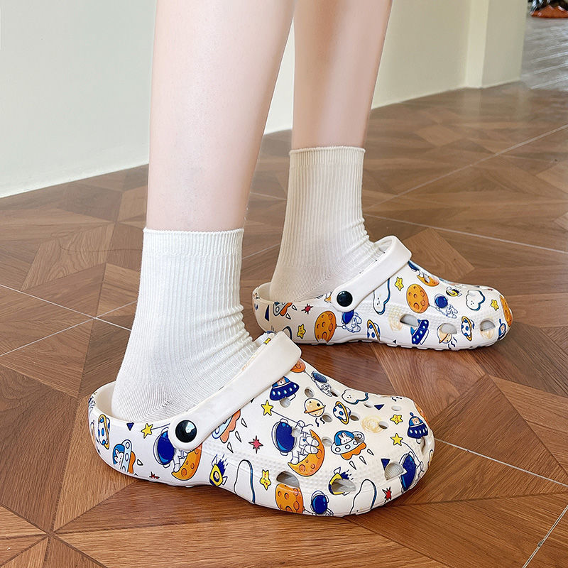Hole shoes women's summer soft bottom cartoon cute beach shoes couple astronauts Baotou drag outside wear nurse hole sandals