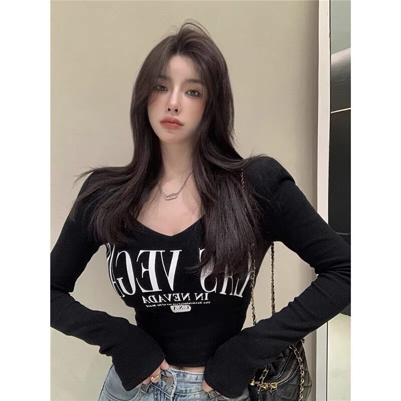 Douyin's new pure desire wind big V-neck tights outerwear autumn clothes ladies spring short section navel bottoming top t-shirt winter