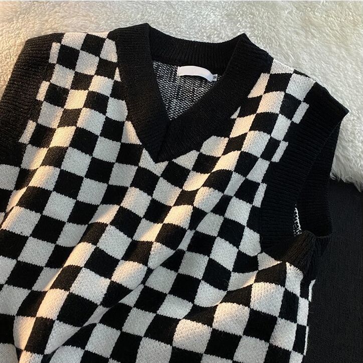 Autumn and winter new vest vest knitted women's popular style checkerboard V-neck top all-match outerwear sweater jacket