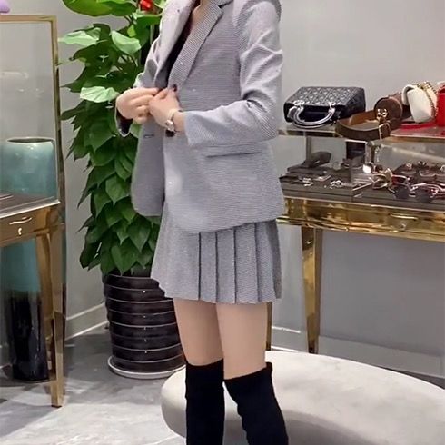 Temperament celebrity Xiaoxiangfeng Korean style lapel suit pleated skirt two-piece suit 2021 autumn and winter new Internet celebrity hot style