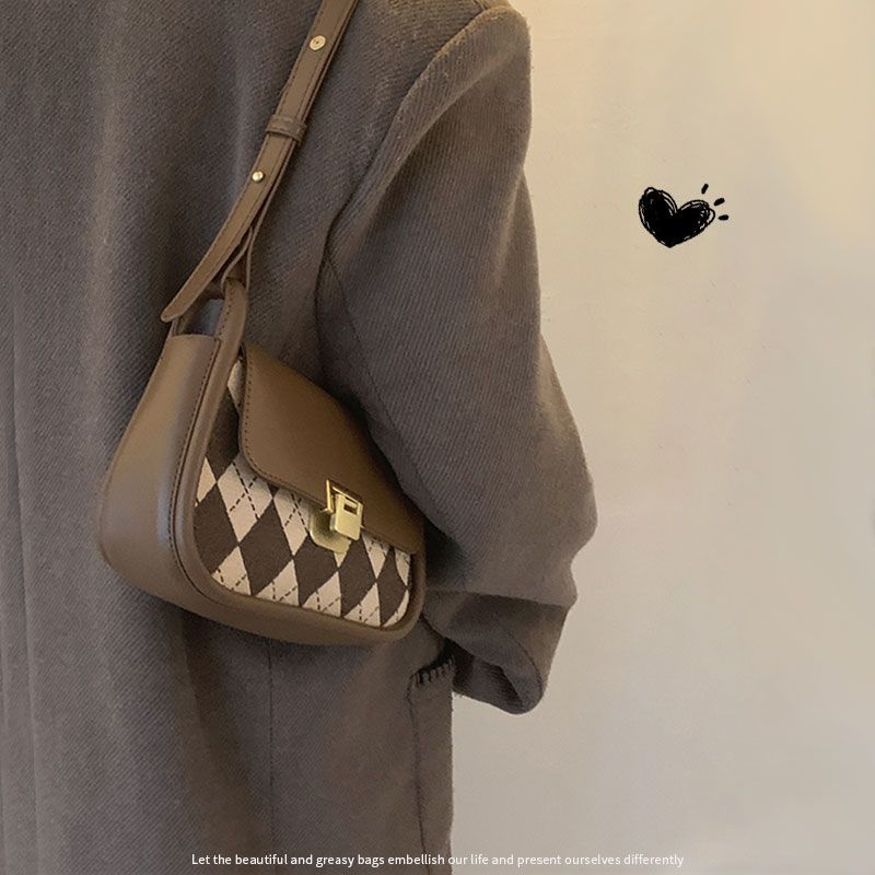 French niche underarm bag for women 2023 new trendy fashion retro plaid saddle bag versatile ins crossbody bag