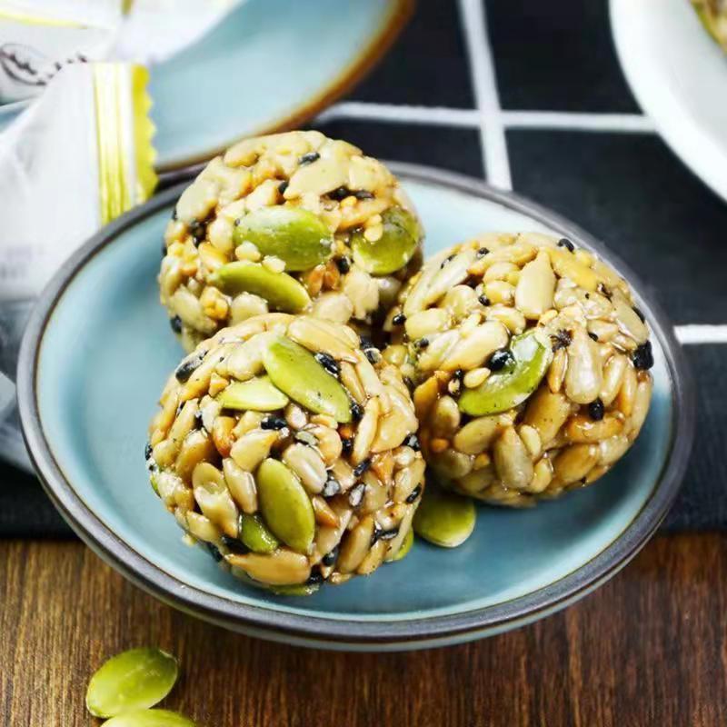 坚果丸子手打小零食葵花籽酥糖果瓜子休闲小包装年货散装整箱零食