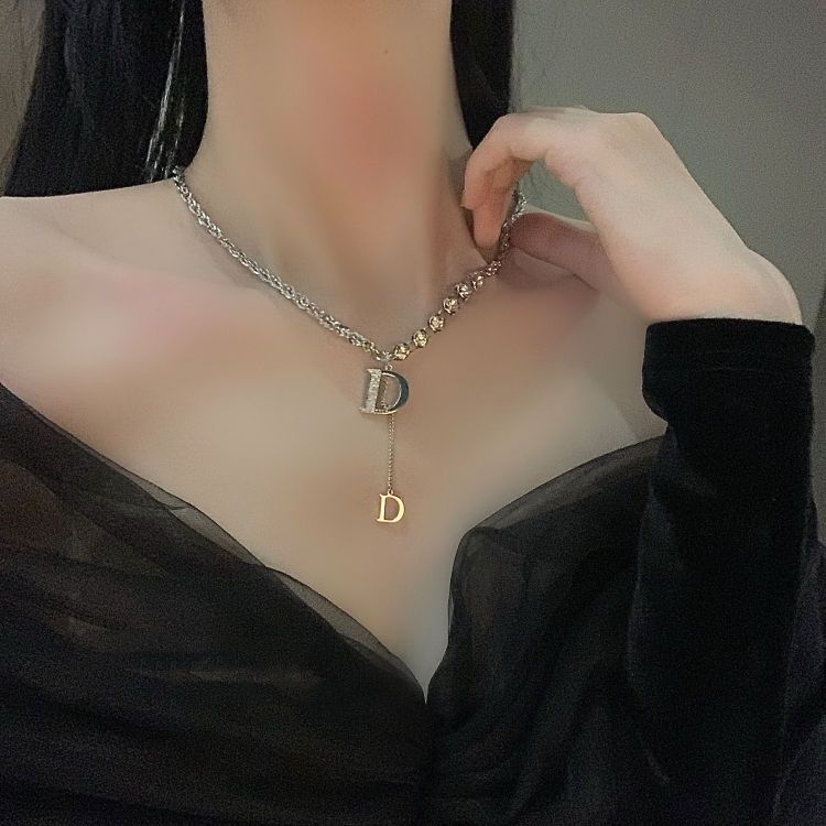 Light luxury niche design letter D sweater chain women's 2021 new trendy high-end net red autumn and winter necklace accessories