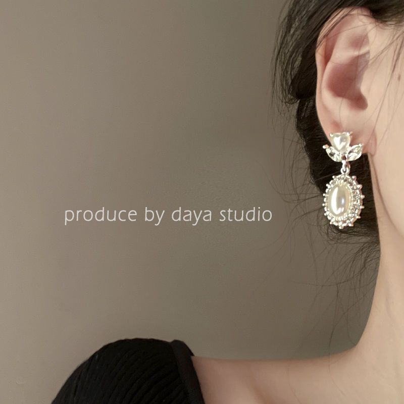 Romantic Tick Exquisite French zircon pearl earrings light luxury high-end design fairy temperament retro ins ear clip
