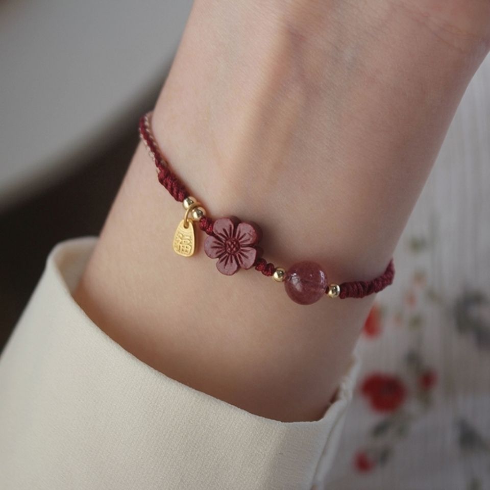 Benmingnian cinnabar red rope bracelet strawberry crystal trick Peach Blossom Hand rope red rope simple Mori Department birthday gift female student