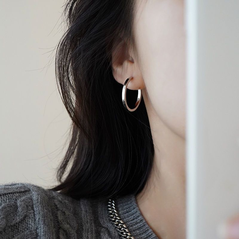 S925纯银素圈耳环小众设计感高级耳扣耳钉2023年新款潮秋冬耳饰女