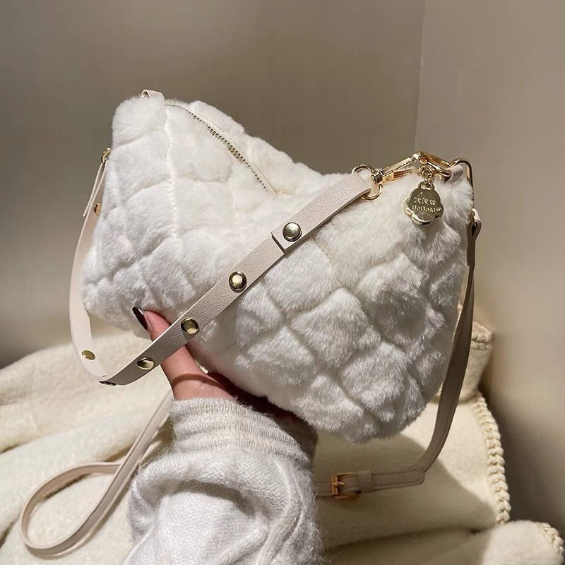 Furry bag women's 2023 autumn and winter new fashion versatile crossbody bag plush fashionable girly ins shoulder bag