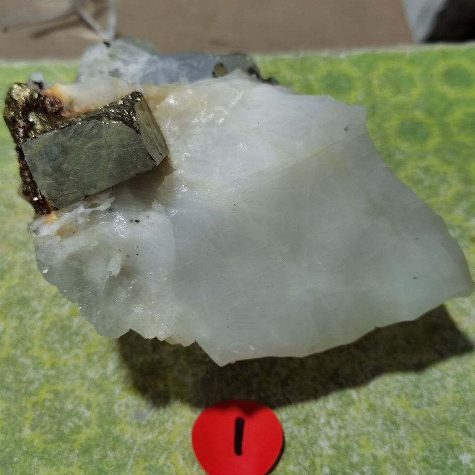 黄铁矿萤石矿物晶体湖南奇石原石教学科普收藏品观赏石矿标