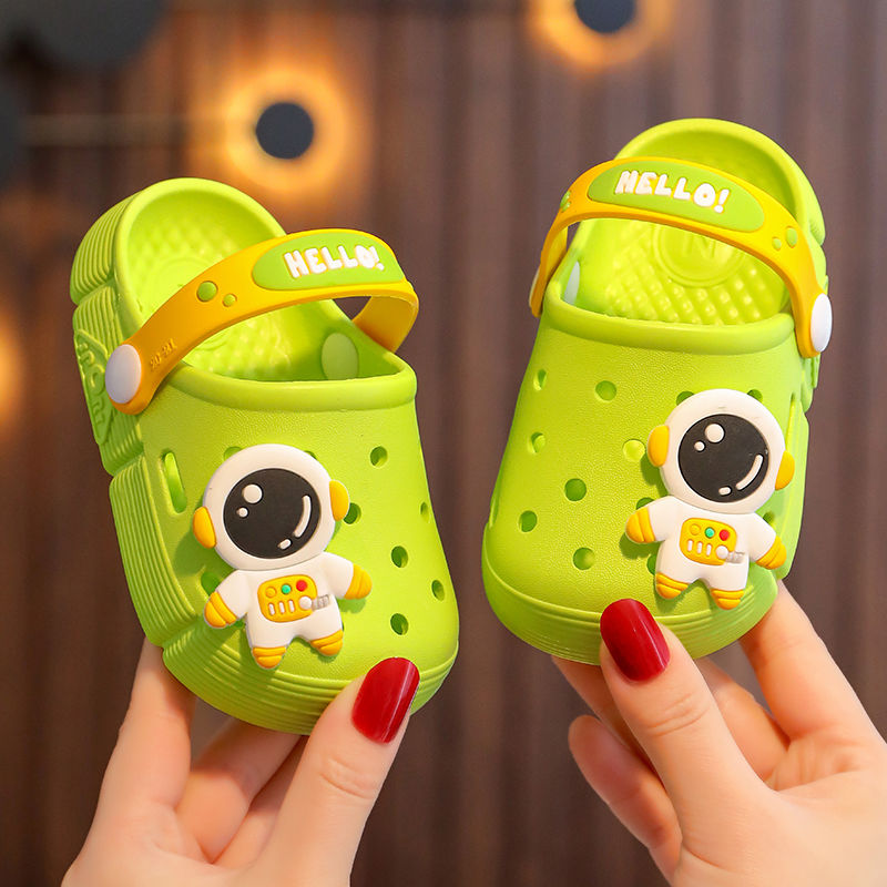 2022 new children's sandals male and female children 2-6 years old toddler baby cute cartoon non-slip Baotou hole shoes