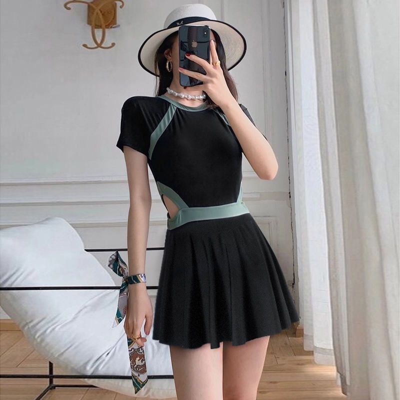 2022 new Korean ins swimsuit women's conservative one-piece cover belly slimming small chest long-sleeved student hot spring swimsuit