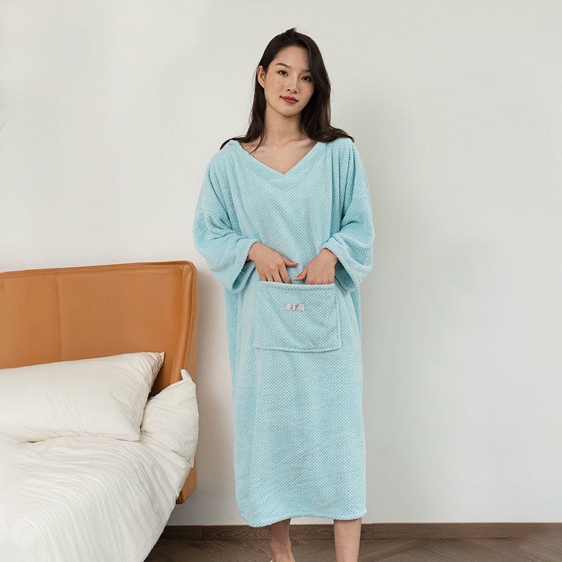 Long-sleeved dressable cloak bath towel women can wear pullover hooded soft water-absorbing non-shedding bathrobe long bath skirt