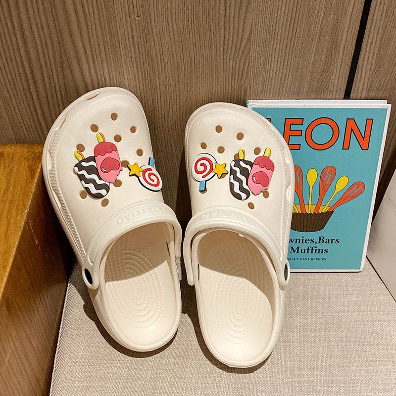 Cute hole shoes female summer wear students ins trendy girl heart cartoon non-slip soft bottom sandals and slippers