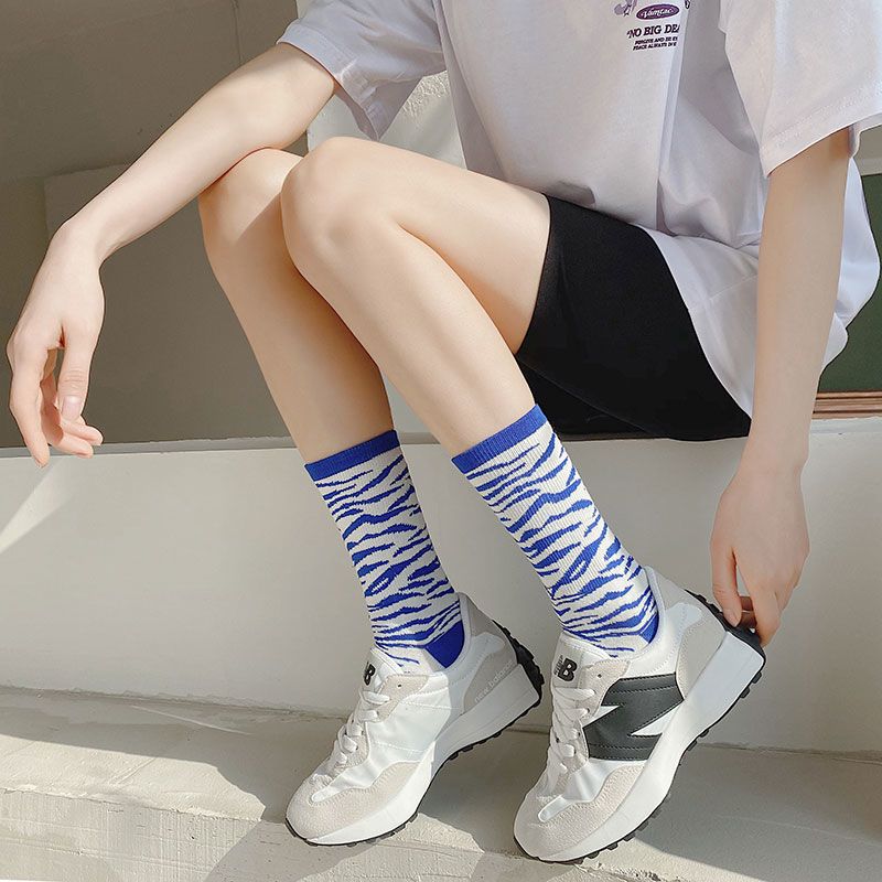 Net red Klein blue checkerboard latest socks pure cotton mid-tube socks spring and summer flowers net red zebra pattern