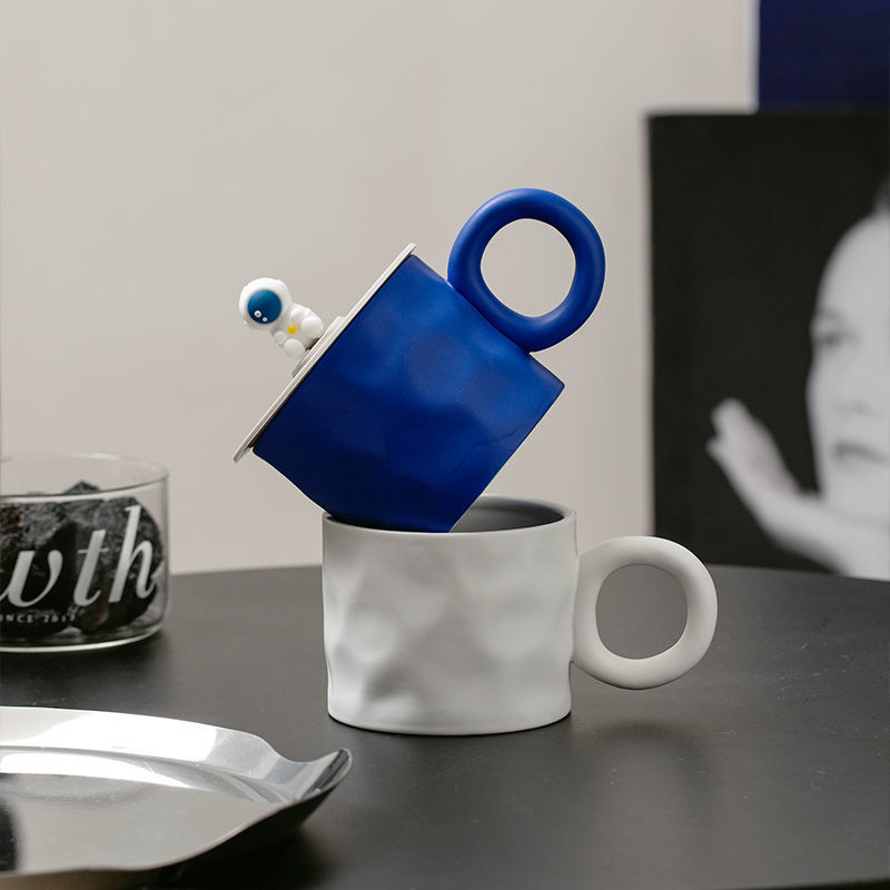 克莱因蓝马克杯带盖勺水杯小众早餐陶瓷杯子喝水ins风泼墨咖啡杯