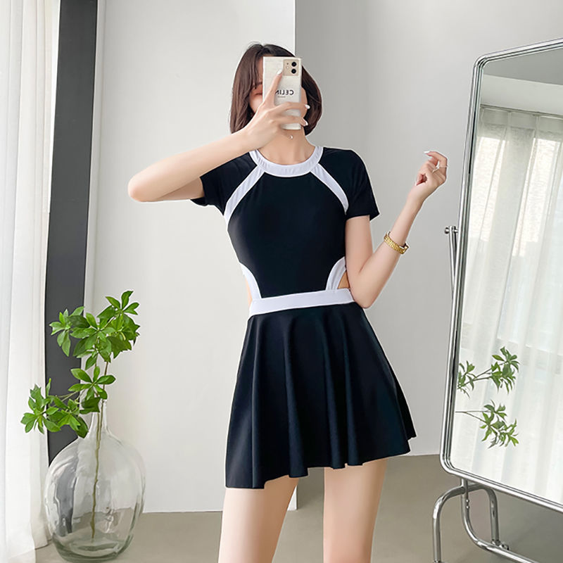 2022 new swimsuit women's one-piece belly covering thin bathing in hot spring sun protection foreign style conservative student small breast swimsuit