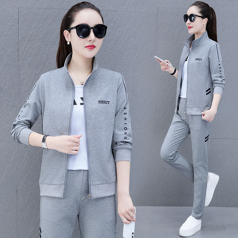 Sports suit female spring and autumn style 2023 new autumn foreign style middle-aged mother leisure three-piece suit