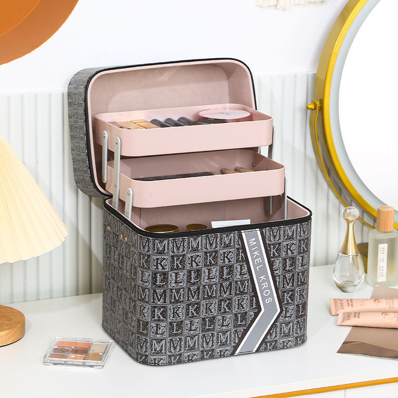 新品化妆包多层高档皮质字母大容量收纳盒手提便携旅行化妆箱硬壳