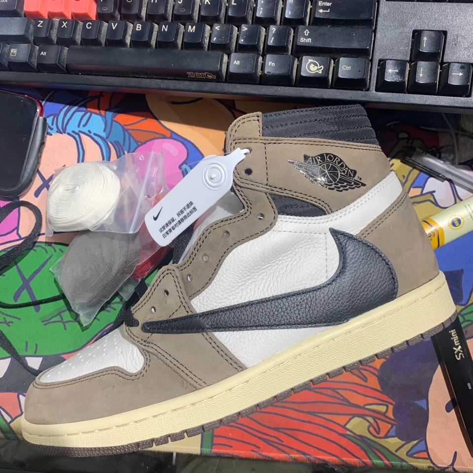 travisscott经典头像,travis scott头像高清 travisscott aj1 ts倒钩深棕鬼脸cd4487-100高帮篮球鞋