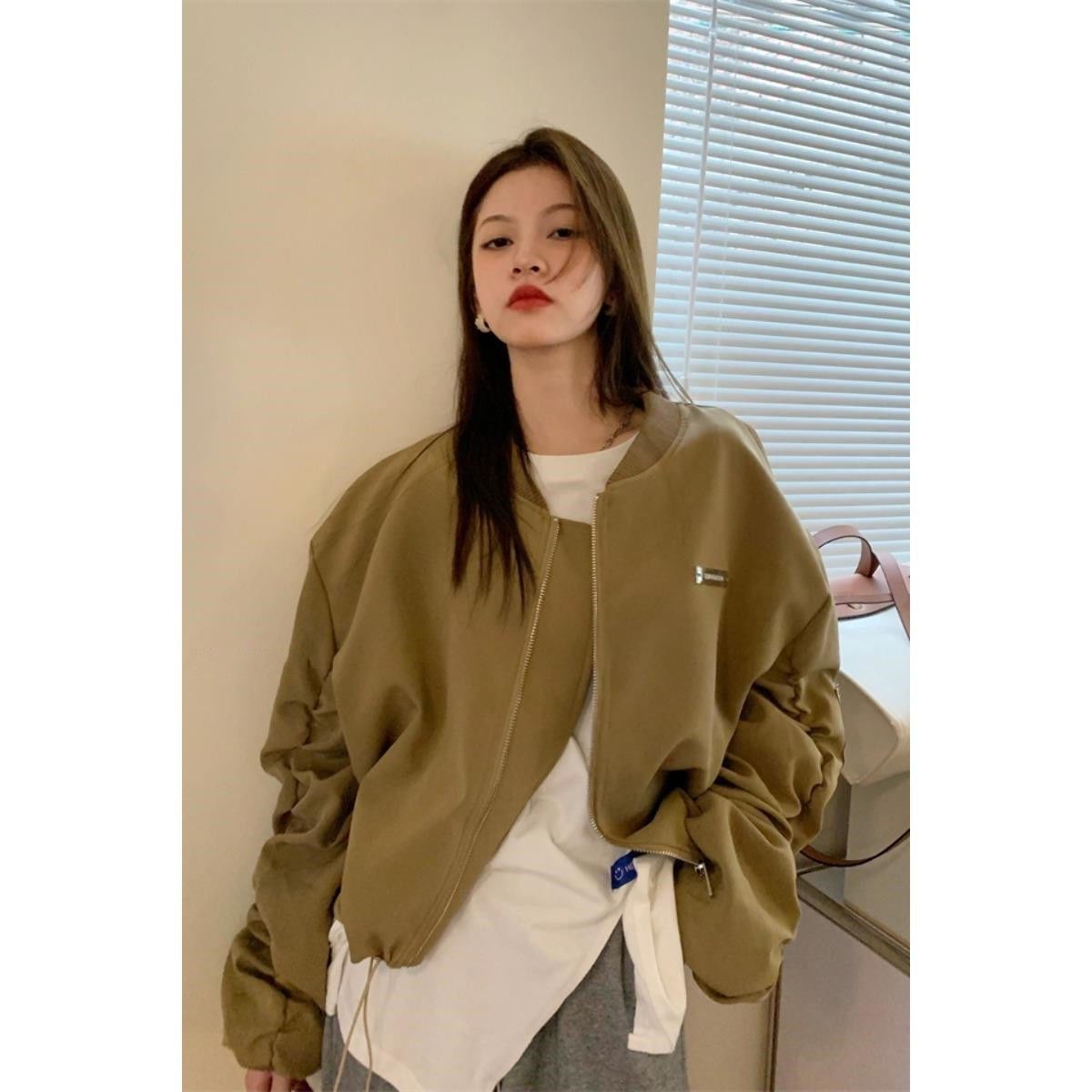 Design sense pleated long-sleeved jacket women's 2023 spring and autumn new loose and thin short style small jacket trend