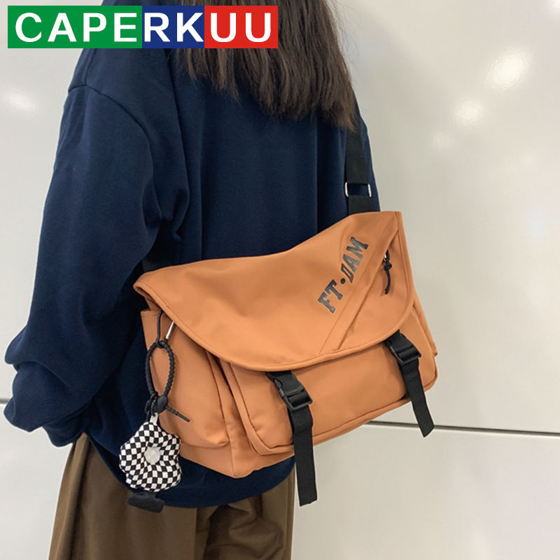 CAPERKUU斜挎包男潮牌个性户外运动邮差包女学生日系休闲单肩背包