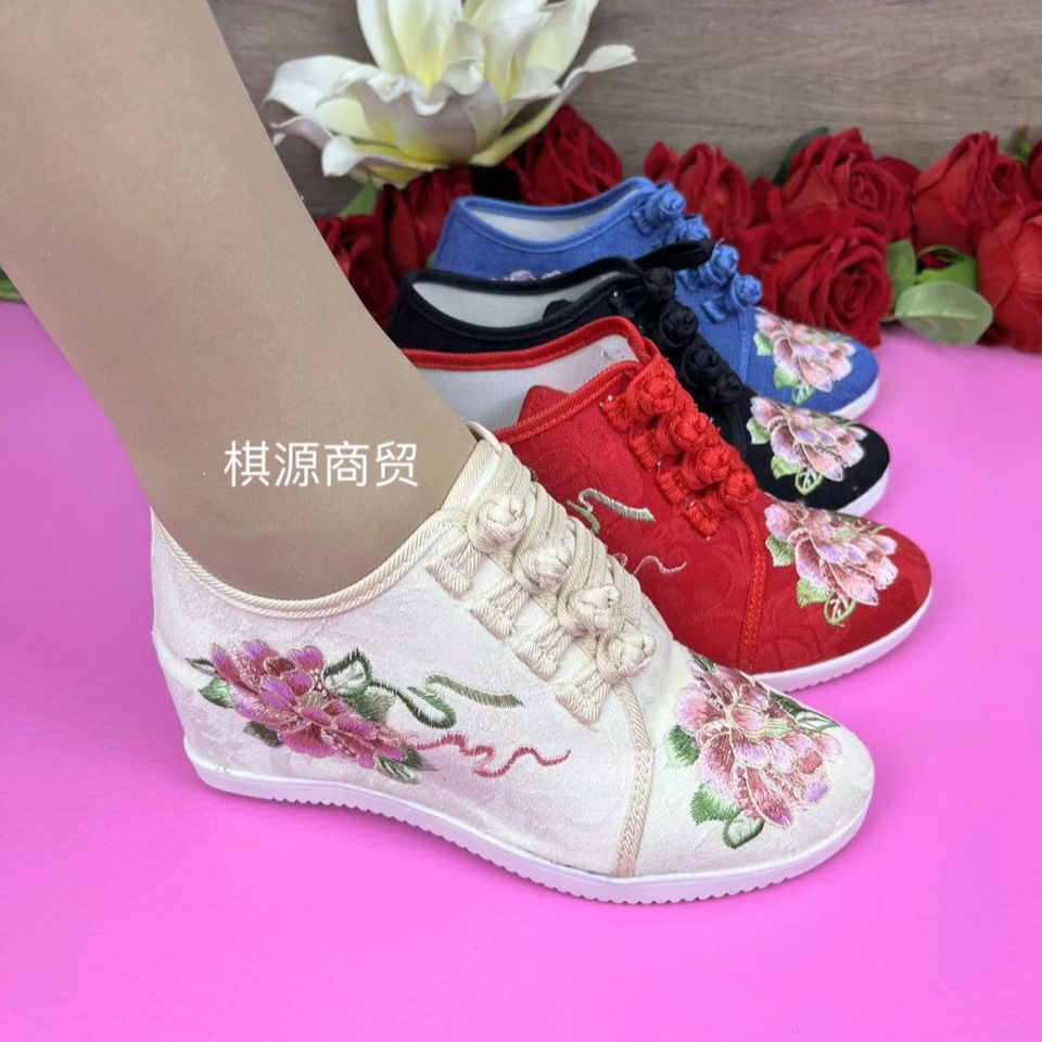 老北京布鞋绣花鞋女休闲旅游鞋民族风中老年妈妈内增高广场舞单鞋