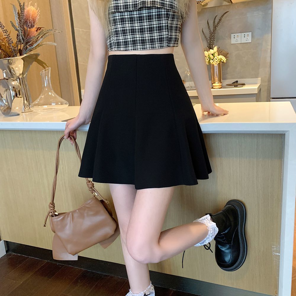 Black a-line skirt for women, high-waisted short skirt, anti-exposure  autumn and winter new style pleated skirt, slimming and flesh-covering skirt