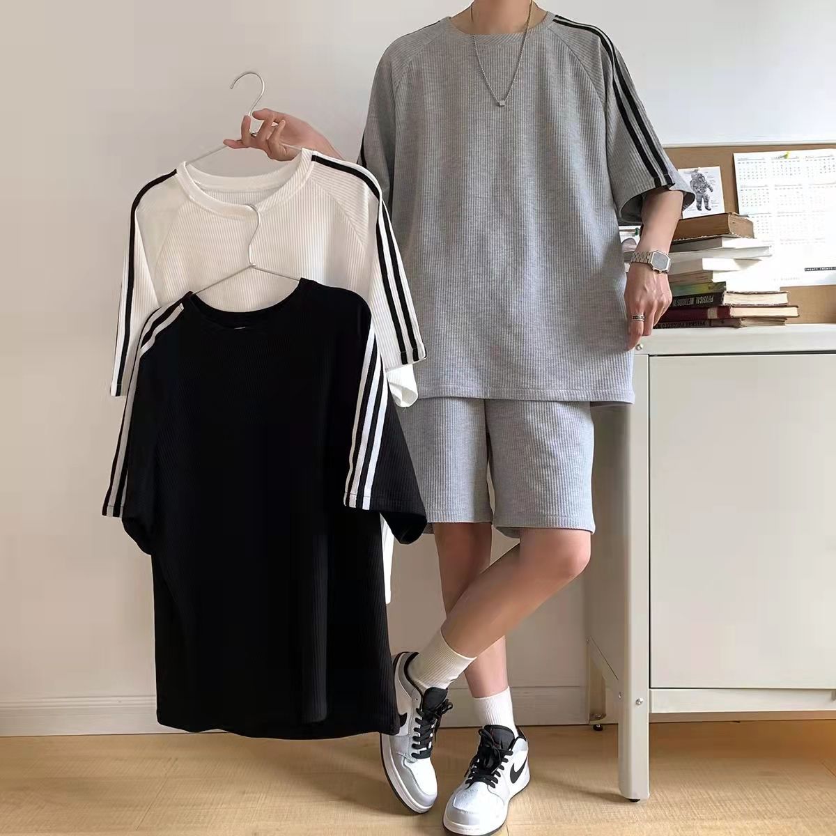 Summer Hong Kong style short sleeve t-shirt men's and women's suit trend loose ins student three bar shorts men's thin lovers' wear