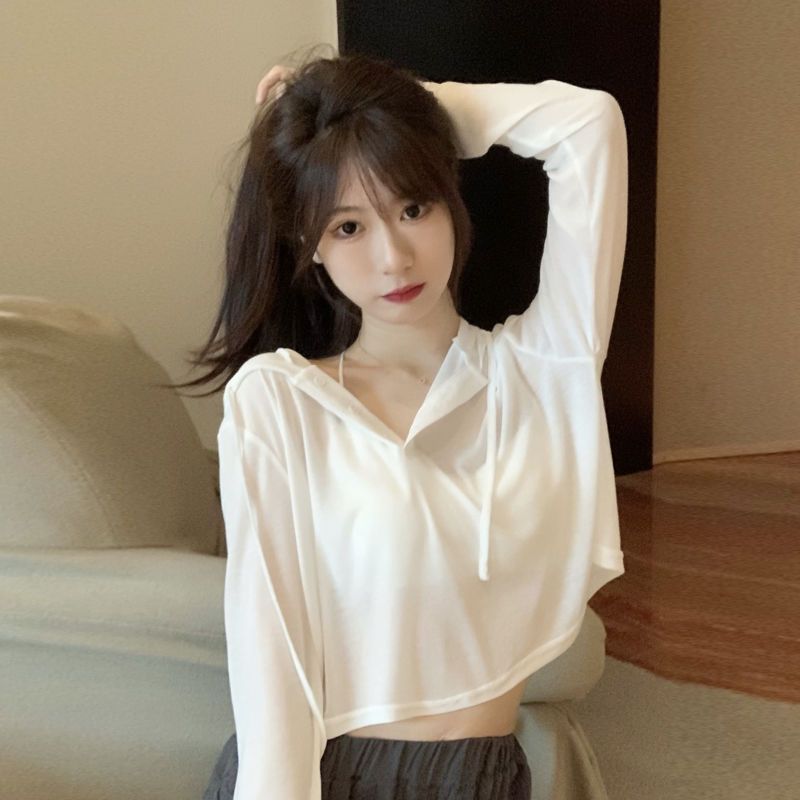 Micro-permeable ice silk sun protection clothing long-sleeved T-shirt women's spring new design niche internet celebrity super hot short style ins trend