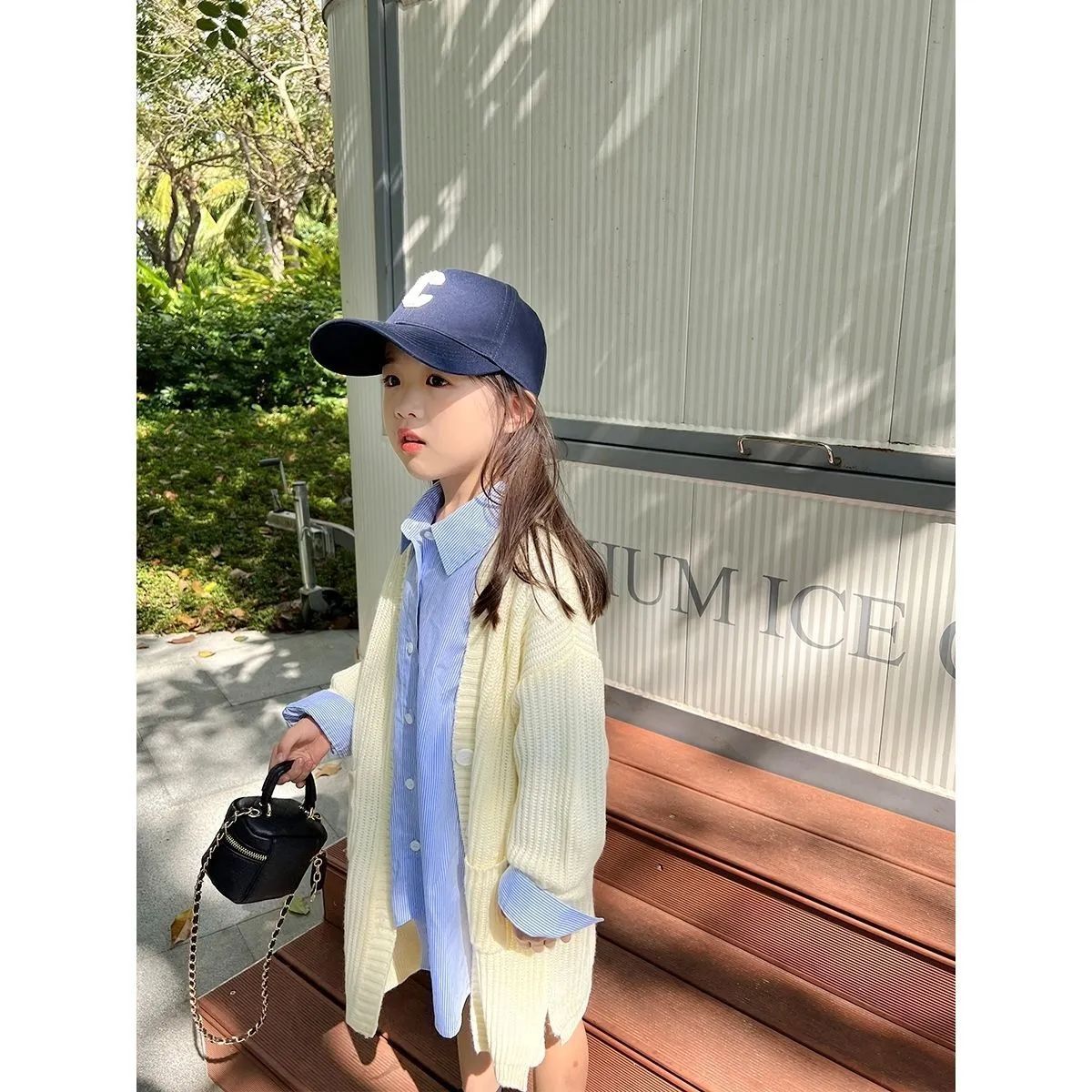 Girls spring and autumn foreign style shirt 2022 new Korean version of children's long-sleeved autumn clothes baby mid-length loose top tide