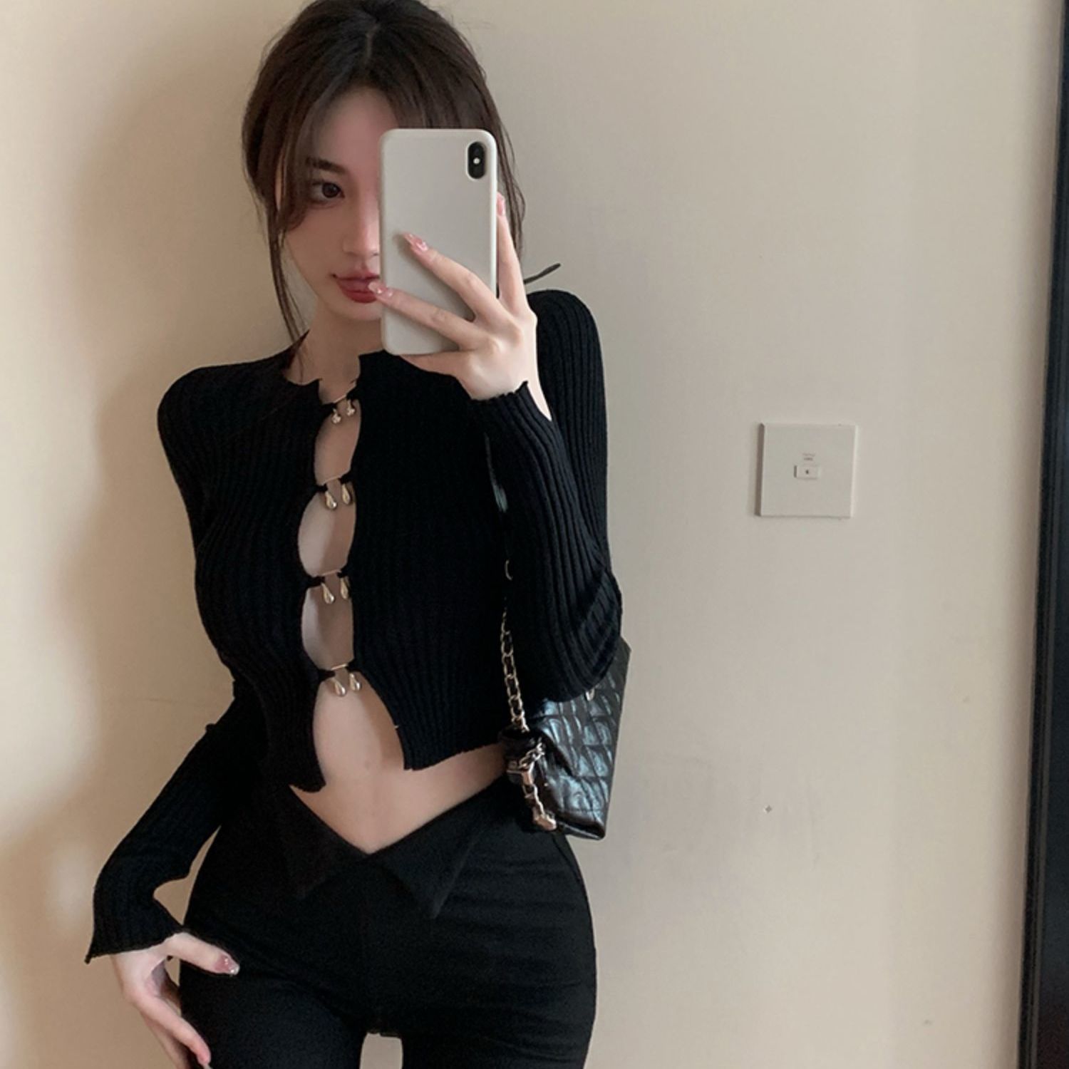 Korean style sweet and spicy design feeling niche slim long-sleeved knitted cardigan chic hollow hot girl top women's scoop neck
