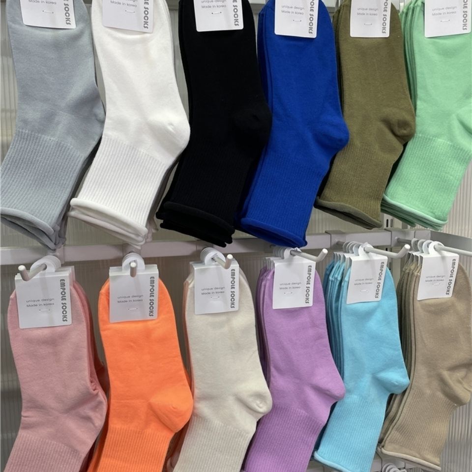 Youth simple solid color breathable vertical strip Yang Mi with the same basic model rolled edge medium tube socks for women
