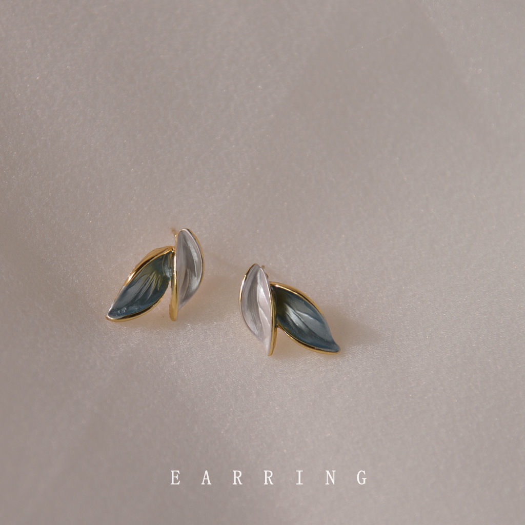 Three-dimensional leaf earrings women's summer niche design fashion all-match small fresh earrings  new trendy earrings