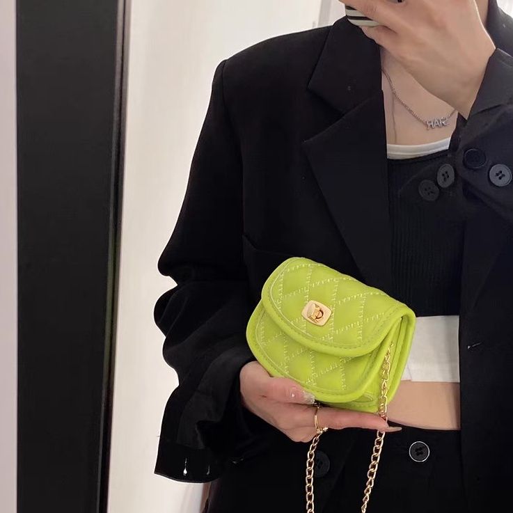 Niche design mini lipstick bag high-end super hot small bag female messenger bag 2022 new texture chain bag