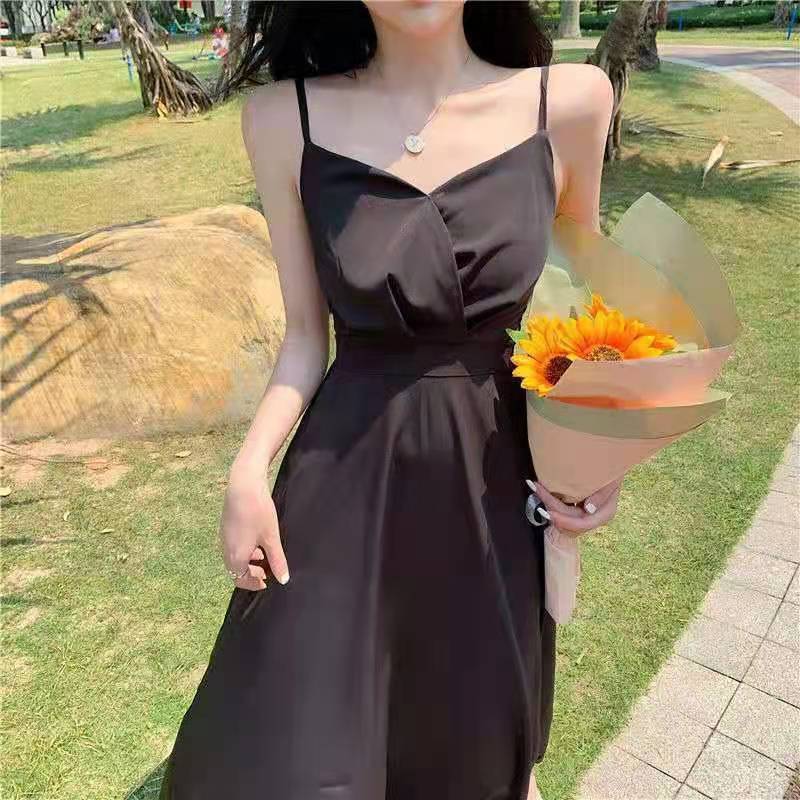 法式吊帶連衣裙純欲風新款爆款性感女小心機氣質外穿內搭白色長裙