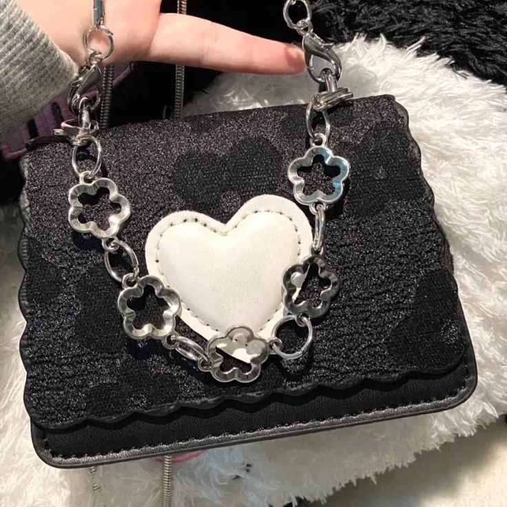 Small Bag Women's 2022 New Trendy Crossbody Bag Premium Sense INS Small Design Black Sweet Cool Mini