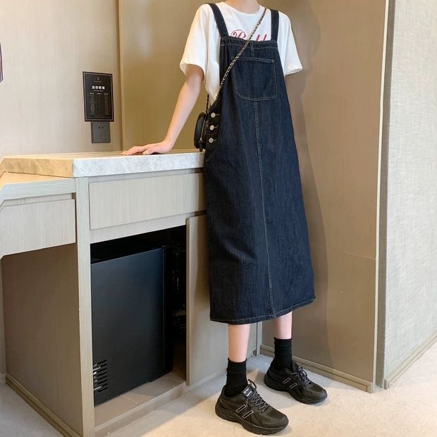 Denim suspender skirt early spring loose Korean version of the small man retro over the knee cute February eight dress summer
