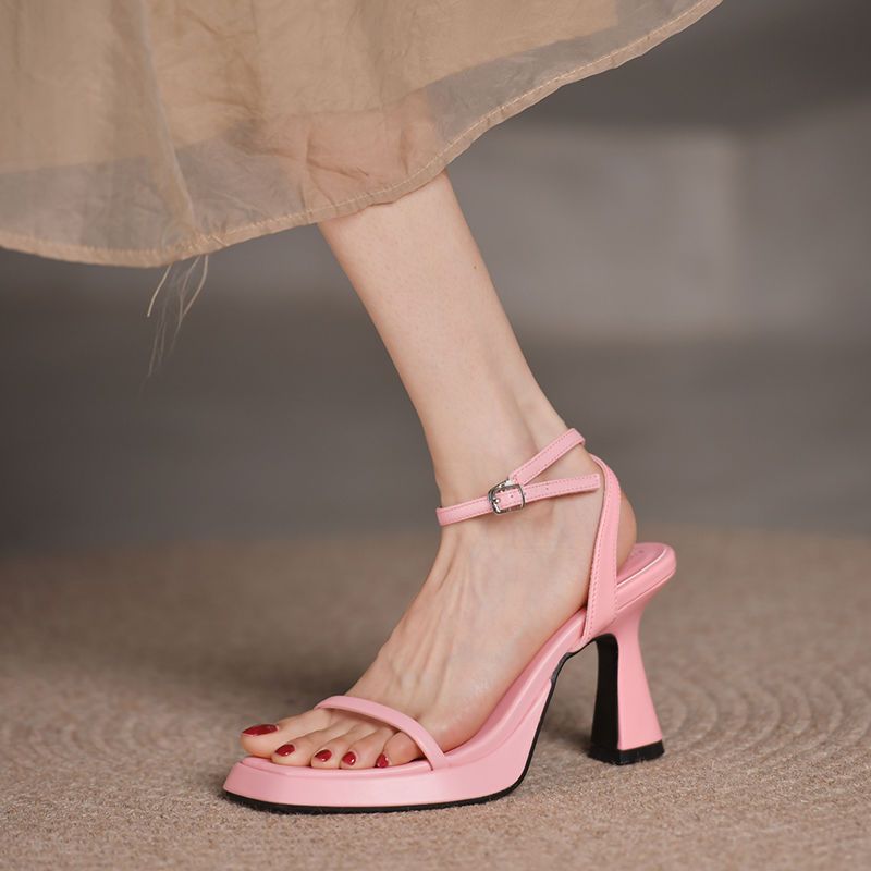 2022春夏粗跟一字带高跟鞋设计感小众粉色性感防水台方头凉鞋女