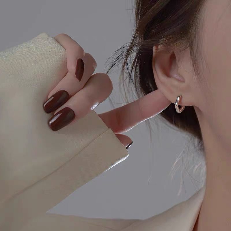 S925纯银耳扣耳环女年新款潮小众设计耳钉饰高级感养耳洞耳圈