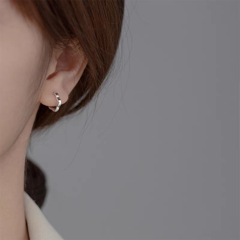 S925纯银耳扣耳环女年新款潮小众设计耳钉饰高级感养耳洞耳圈